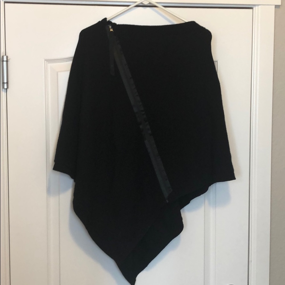 Lululemon on the go poncho (size S)